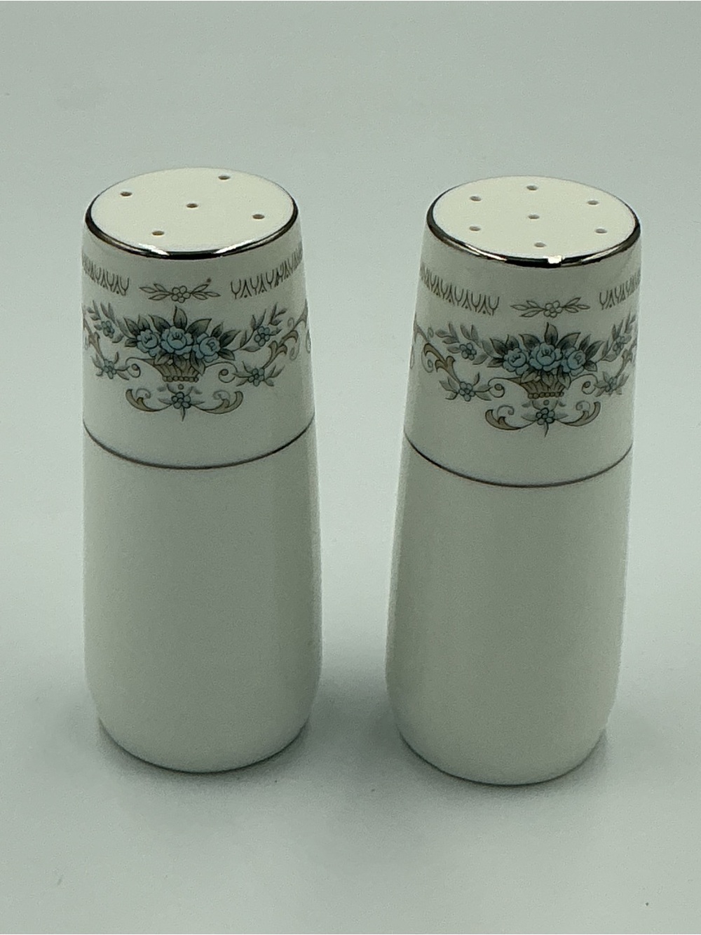 Vintage WADE "Diane" Fine Porcelain China Japan” SALT & PEPPER SHAKERS Blue Plat